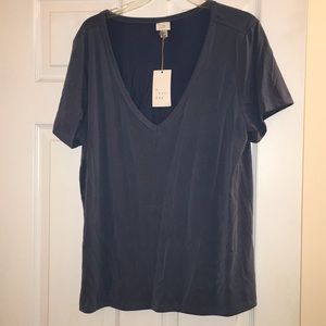 NWT v neck tee
